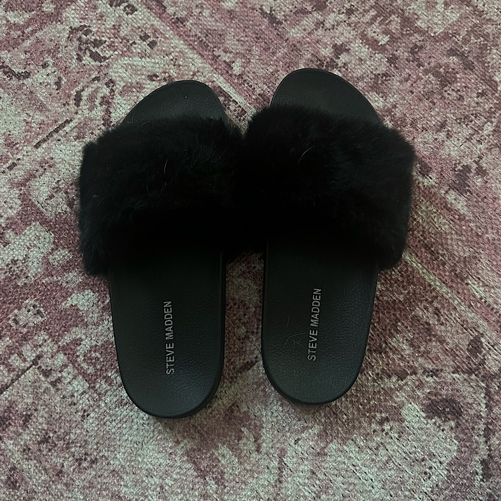 Steve Madden sandals fits size 9.5 and 10